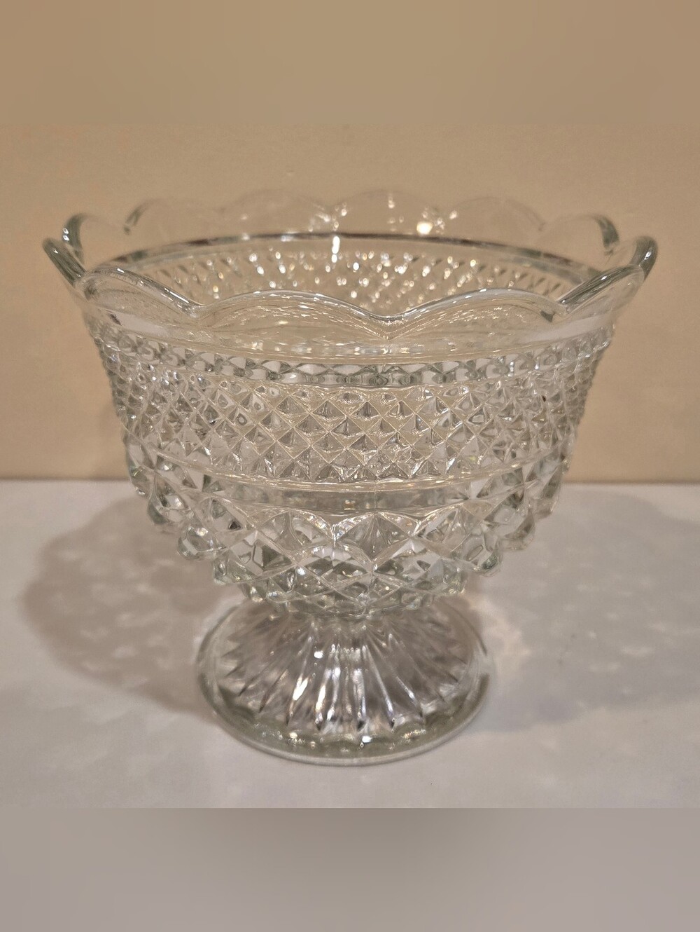 Anchor Hocking Wexford Fruit Or Dessert Bowl - Clear Scalloped Edge
